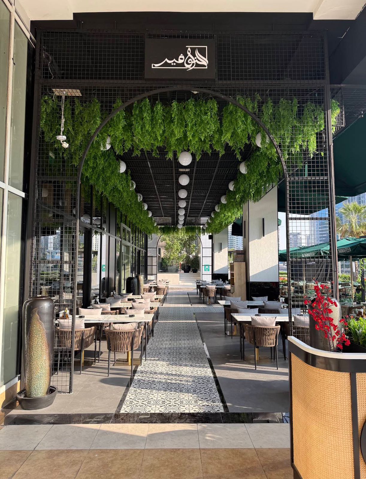 Alnawafeer Restaurant Business Bay night